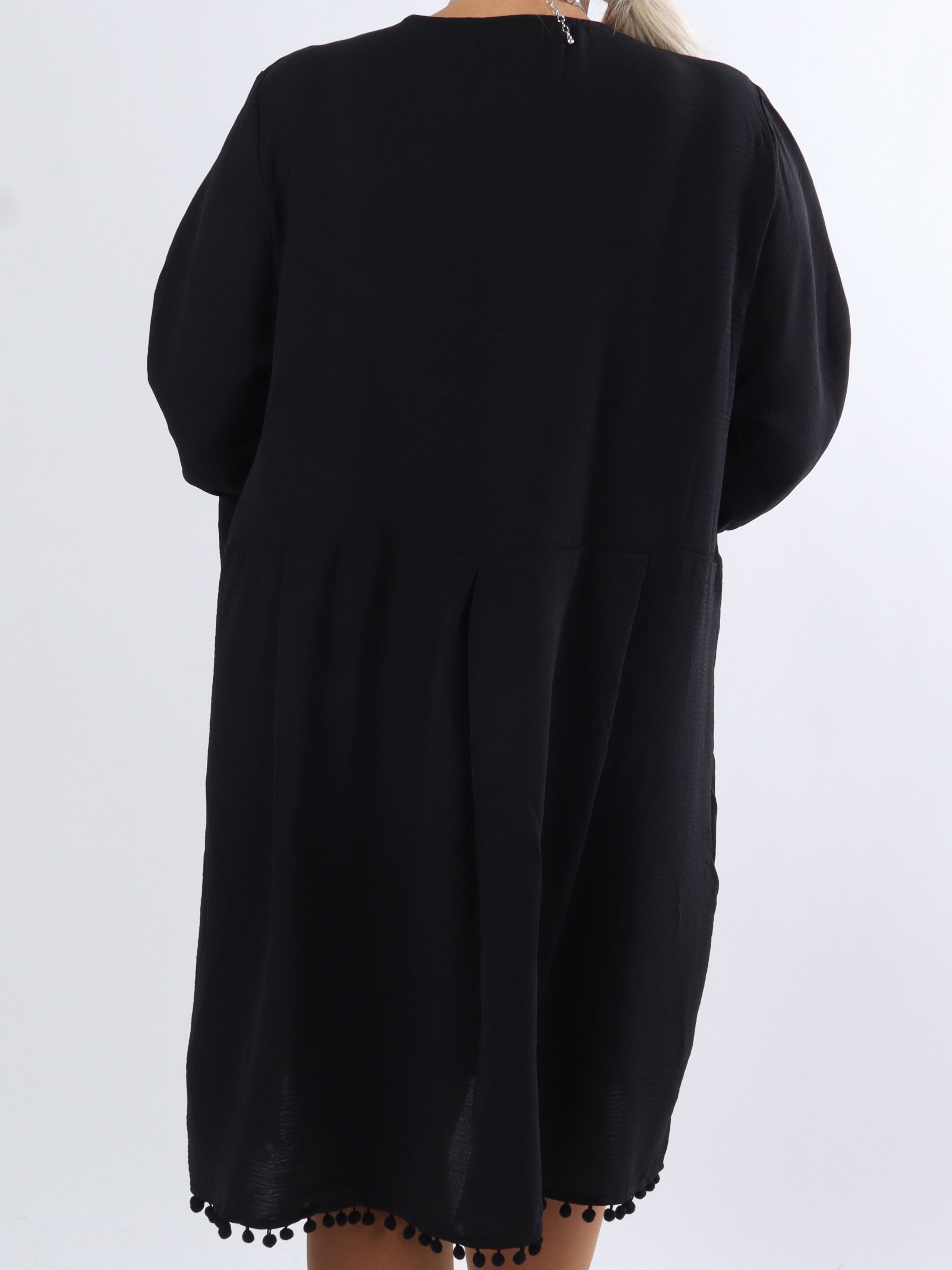 Matilda - Fin plus size kjole med pompoms